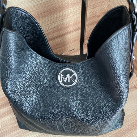 Michael Kors Black Pebbled Leather Large Bowery Shoulder Bag - Picture 8 of 14
